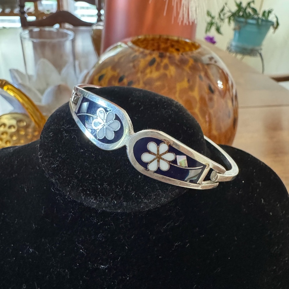 Vintage Mexico Apalca  Floral Inlay Bracelet in Navy size 6.5 inches